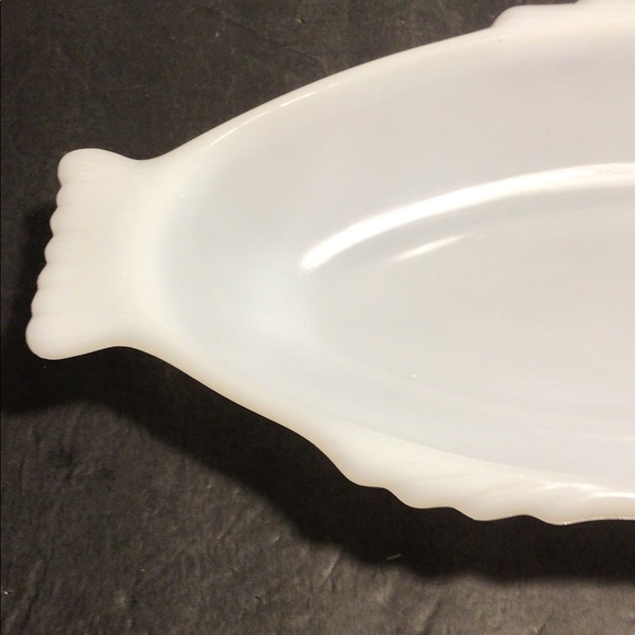 Vintage 1940’s Ornate 18in Glasbake Fish Milk Glass platter - Picture 4 of 7